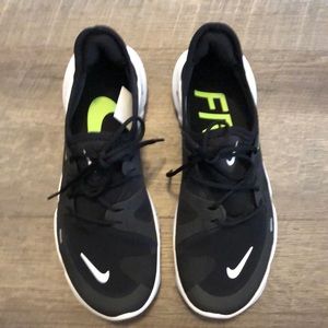 Nike Women’s size 8 free run 5.0 new with Nike box but not the correct box
